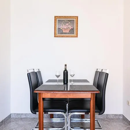 Suki 公寓 特罗吉尔