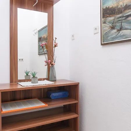 アパート Suki トロギール